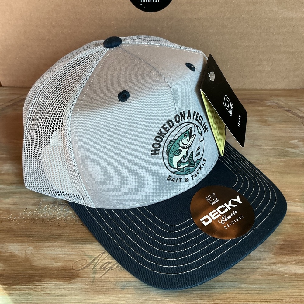 Trucker Hat - Fishing hat “Hooked On A Feelin’” Bait & Tackle - Decky 6031 - Picture 2 of 5